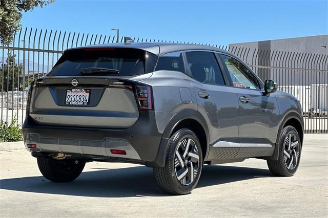 Photo of 2025 Gun Metallic Nissan Kicks