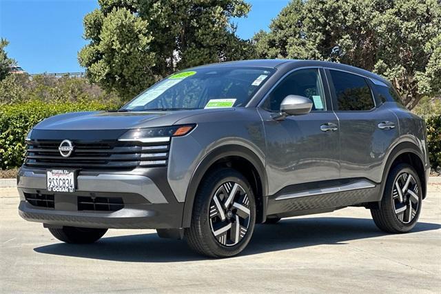 Photo of 2025 Gun Metallic Nissan Kicks