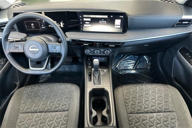 Photo of 2025 Gun Metallic Nissan Kicks