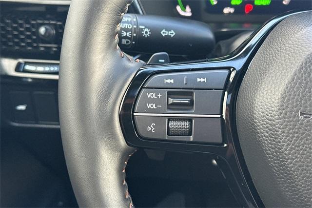 Photo of 2026 Platinum White Pearl Honda CR-V Hybrid