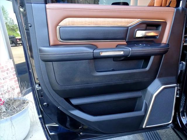 Photo of 2023 Diamond Black Crystal Pearlcoat RAM 2500