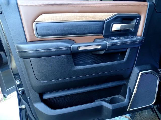 Photo of 2023 Diamond Black Crystal Pearlcoat RAM 2500
