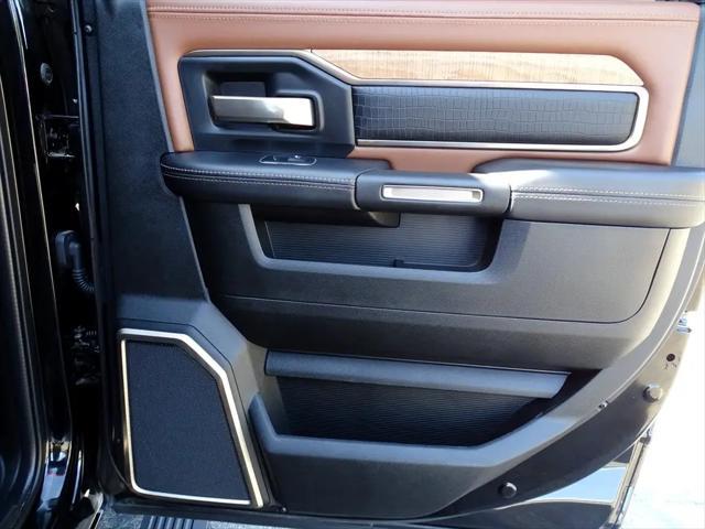 Photo of 2023 Diamond Black Crystal Pearlcoat RAM 2500