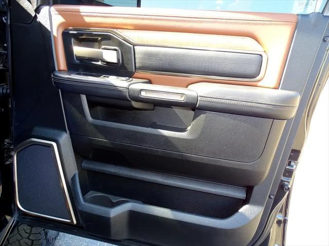 Photo of 2023 Diamond Black Crystal Pearlcoat RAM 2500