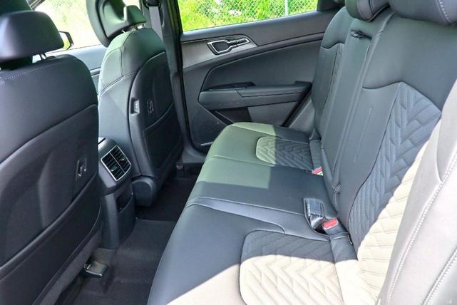 Photo of 2026 Black Kia Sportage Hybrid