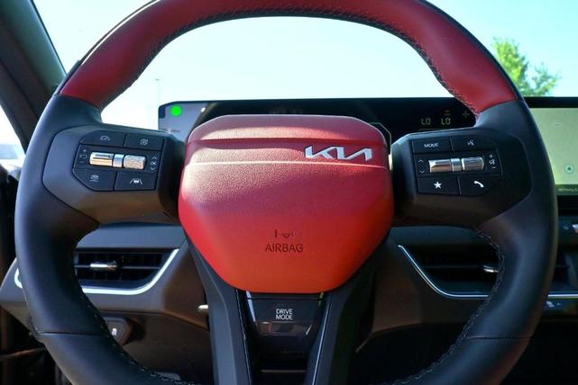 Photo of 2025 Aurora Black Pearl Kia K4
