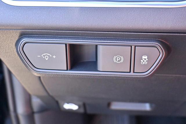 Photo of 2025 Aurora Black Pearl Kia K4