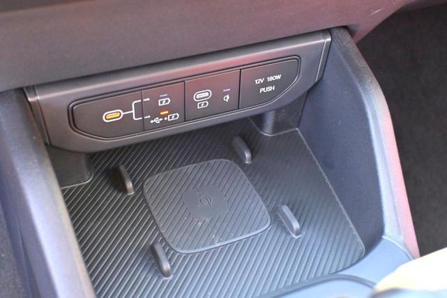 Photo of 2025 Aurora Black Pearl Kia K4