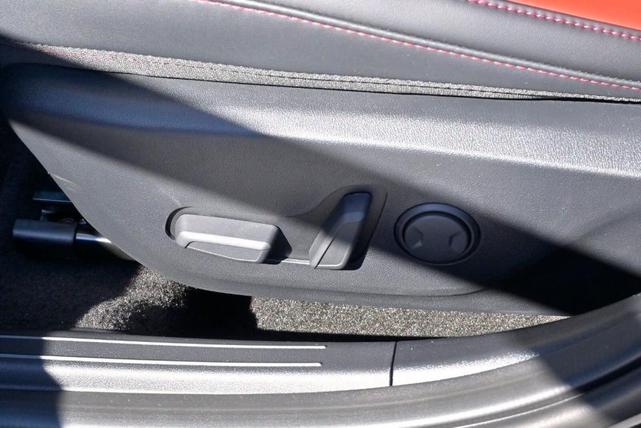 Photo of 2025 Aurora Black Pearl Kia K4