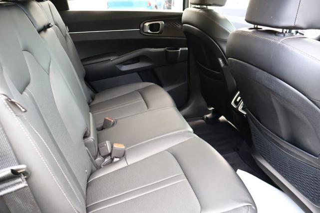 Photo of 2025 Everlasting Silver Kia Sorento