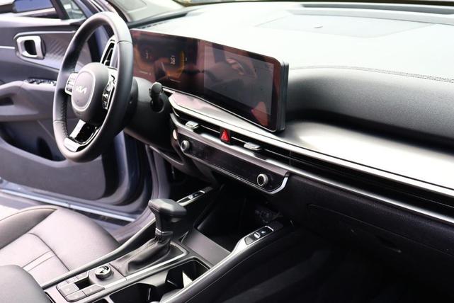 Photo of 2025 Everlasting Silver Kia Sorento