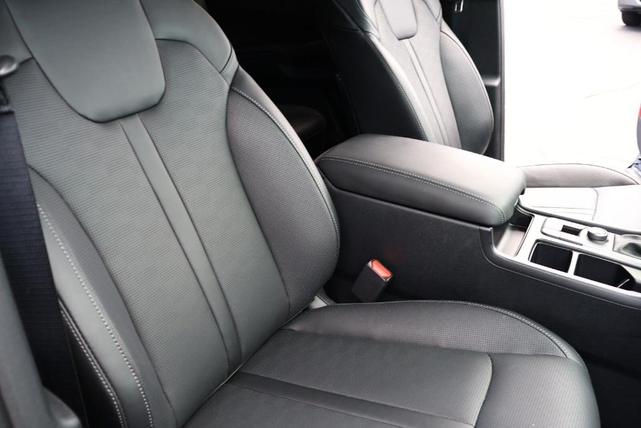 Photo of 2025 Everlasting Silver Kia Sorento