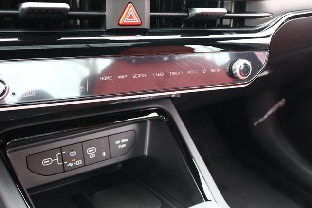 Photo of 2025 Aurora Black Pearl Kia K5