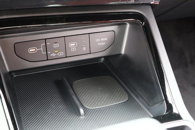 Photo of 2025 Aurora Black Pearl Kia K5