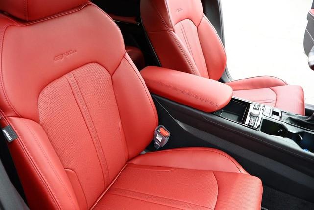 Photo of 2025 Aurora Black Pearl Kia K5