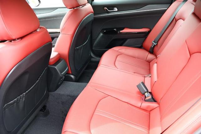 Photo of 2025 Aurora Black Pearl Kia K5