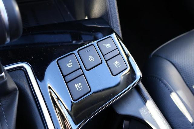 Photo of 2024 Ebony Black Kia Sportage