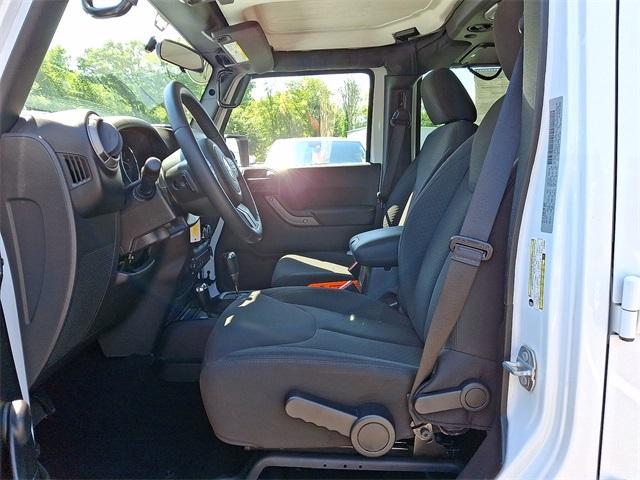 Photo of 2016 Bright White Clearcoat Jeep Wrangler Unlimited