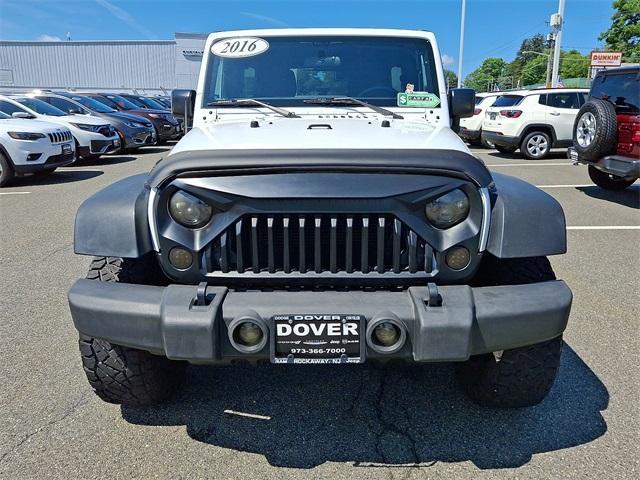 Photo of 2016 Bright White Clearcoat Jeep Wrangler Unlimited