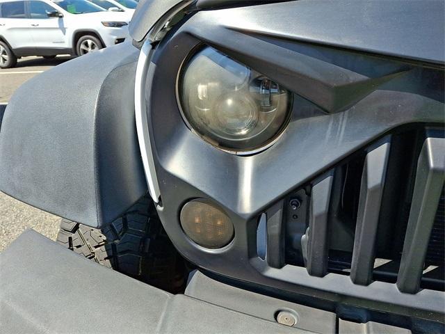 Photo of 2016 Bright White Clearcoat Jeep Wrangler Unlimited