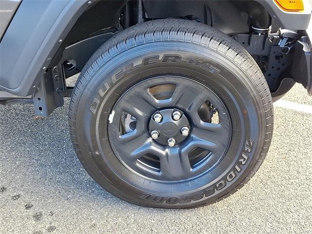 Photo of 2025 Granite Crystal Clearcoat Metallic Jeep Gladiator
