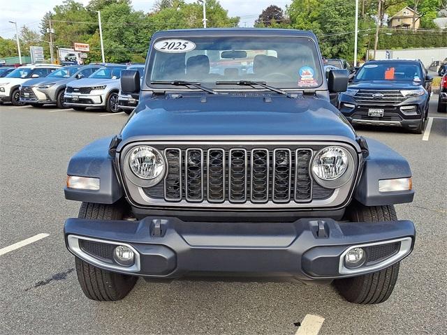 Photo of 2025 Granite Crystal Clearcoat Metallic Jeep Gladiator