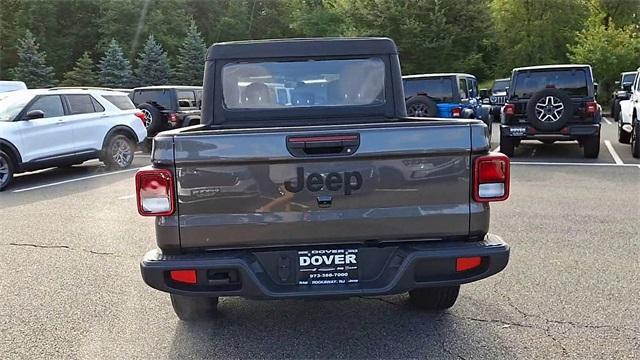 Photo of 2025 Granite Crystal Clearcoat Metallic Jeep Gladiator