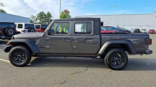 Photo of 2025 Granite Crystal Clearcoat Metallic Jeep Gladiator