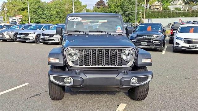Photo of 2025 Granite Crystal Clearcoat Metallic Jeep Gladiator