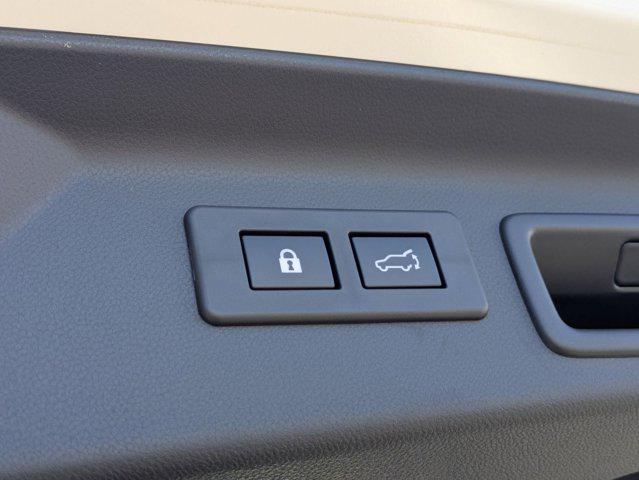 Photo of 2025 Crystal White Pearl Subaru Forester
