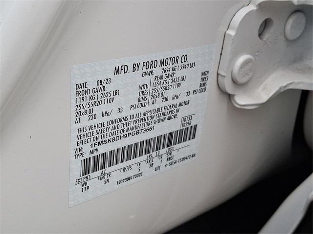 Photo of 2023 Star White Ford Explorer