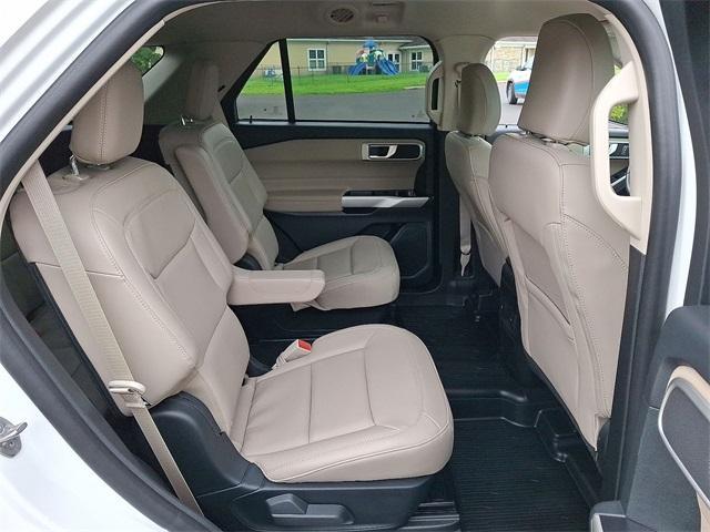 Photo of 2023 Star White Ford Explorer