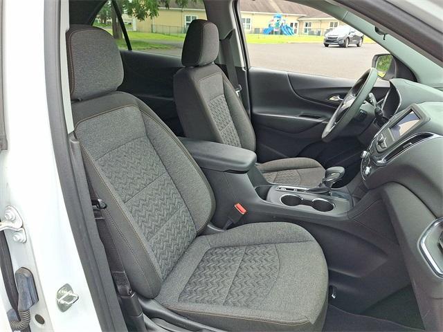 Photo of 2022 Summit White Chevrolet Equinox