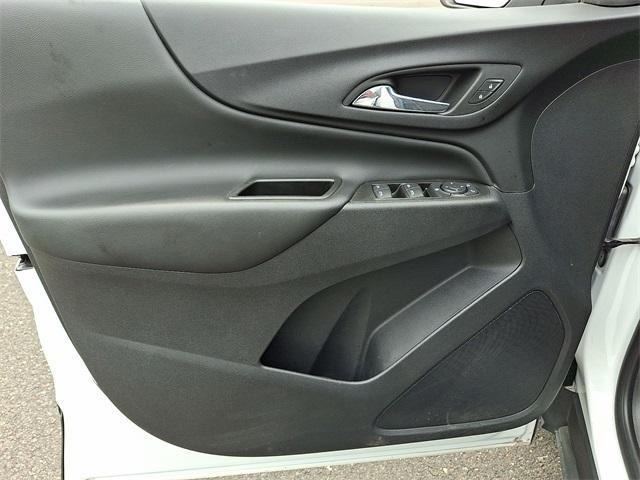 Photo of 2022 Summit White Chevrolet Equinox