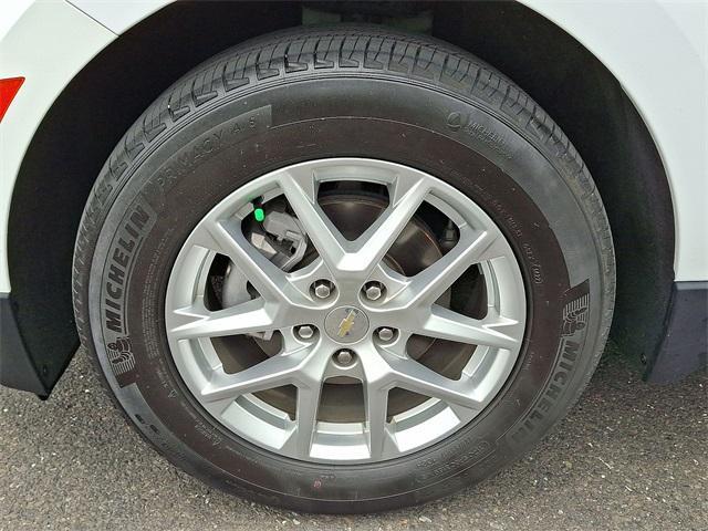 Photo of 2022 Summit White Chevrolet Equinox