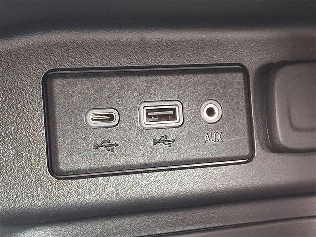 Photo of 2022 Summit White Chevrolet Equinox