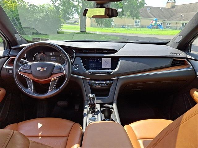 Photo of 2020 Dark Mocha Metallic Cadillac XT5