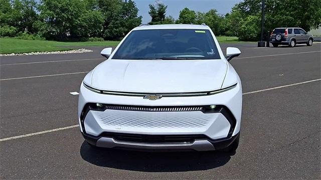 Photo of 2025 Summit White Chevrolet Equinox EV