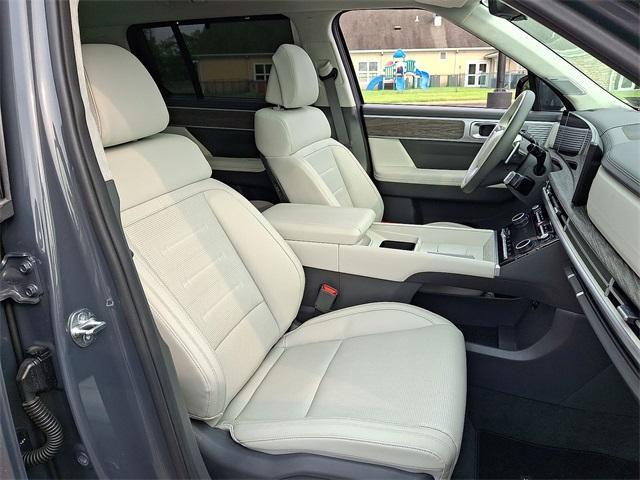 Photo of 2024 Gray Hyundai SANTA FE