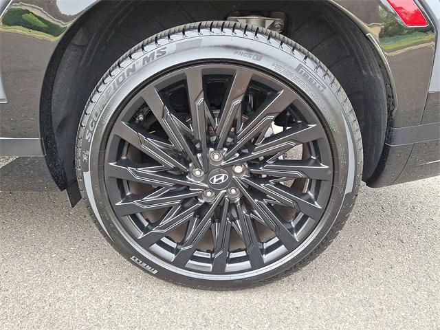 Photo of 2024 Gray Hyundai SANTA FE