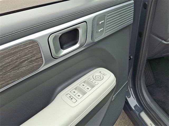 Photo of 2024 Gray Hyundai SANTA FE