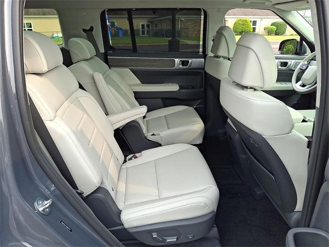Photo of 2024 Gray Hyundai SANTA FE