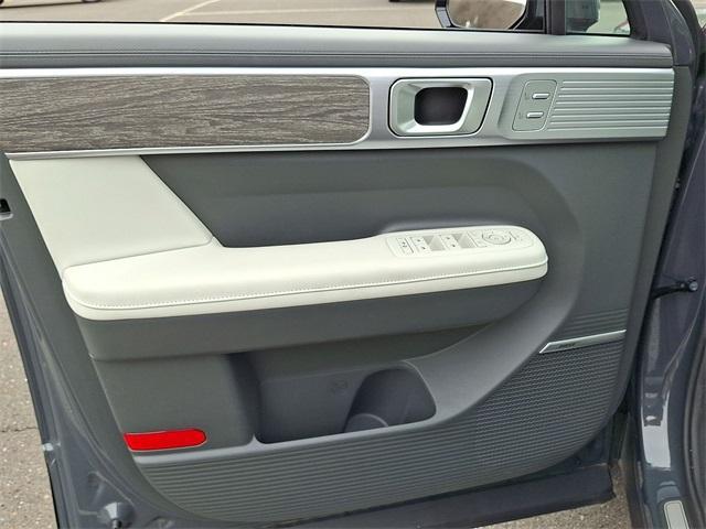 Photo of 2024 Gray Hyundai SANTA FE