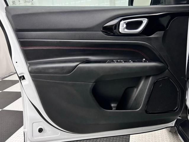 Photo of 2023 Bright White Clearcoat Jeep Compass