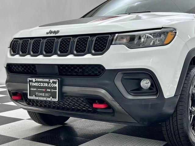 Photo of 2023 Bright White Clearcoat Jeep Compass