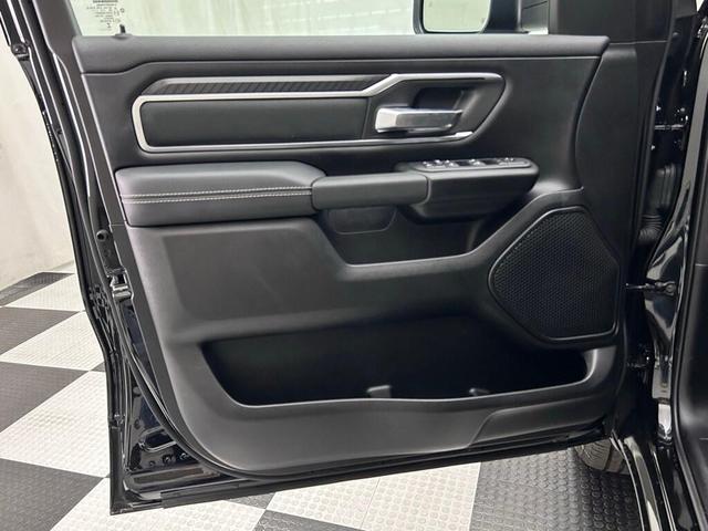 Photo of 2026 Diamond Black Crystal Pearlcoat RAM 1500