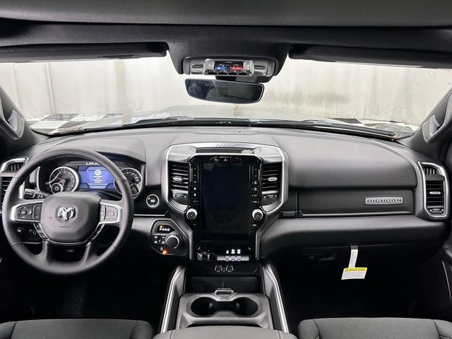 Photo of 2026 Diamond Black Crystal Pearlcoat RAM 1500