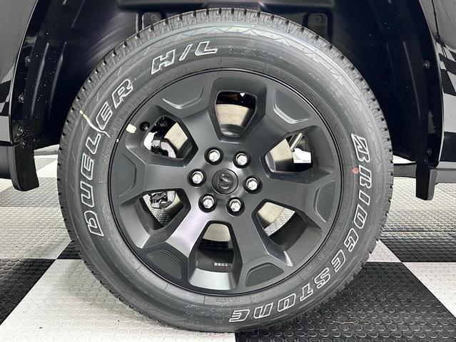 Photo of 2026 Diamond Black Crystal Pearlcoat RAM 1500