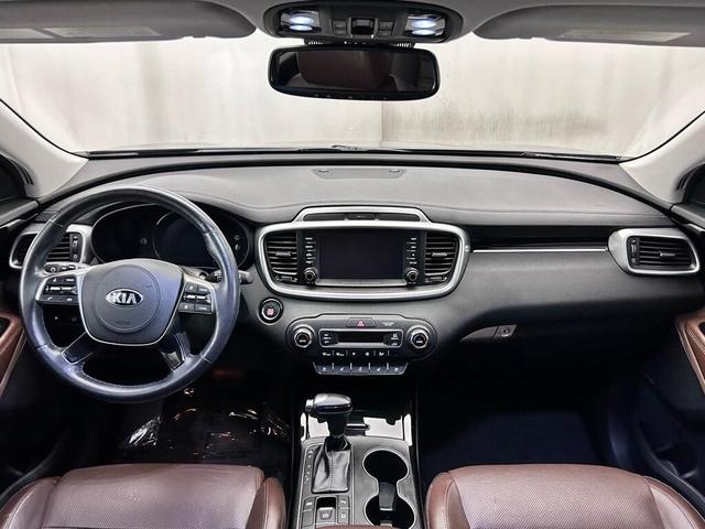 Photo of 2019 Platinum Graphite Kia Sorento