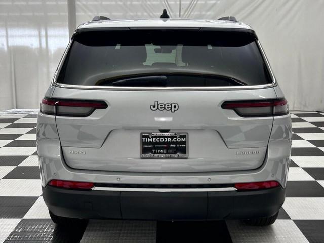 Photo of 2025 Silver Zynith Jeep Grand Cherokee L
